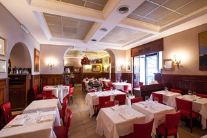 Dal Bolognese in Rome: the decor of Italy's most Emilian restaurant