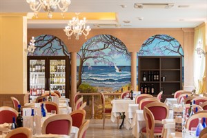 The Hotel Boracay restaurant in Alba Adriatica: classic, cosy, bright 